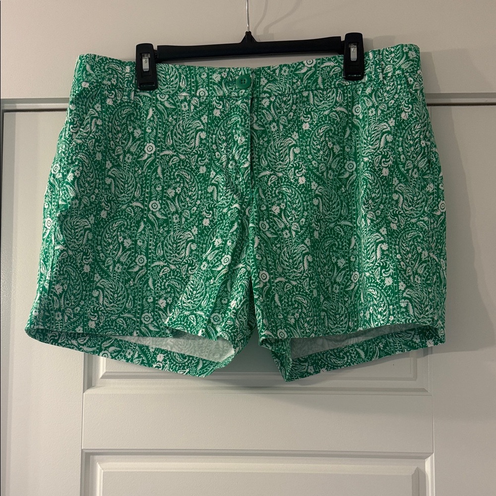 Crown & Ivy White and  Green Paisley Women's Shorts sz 14